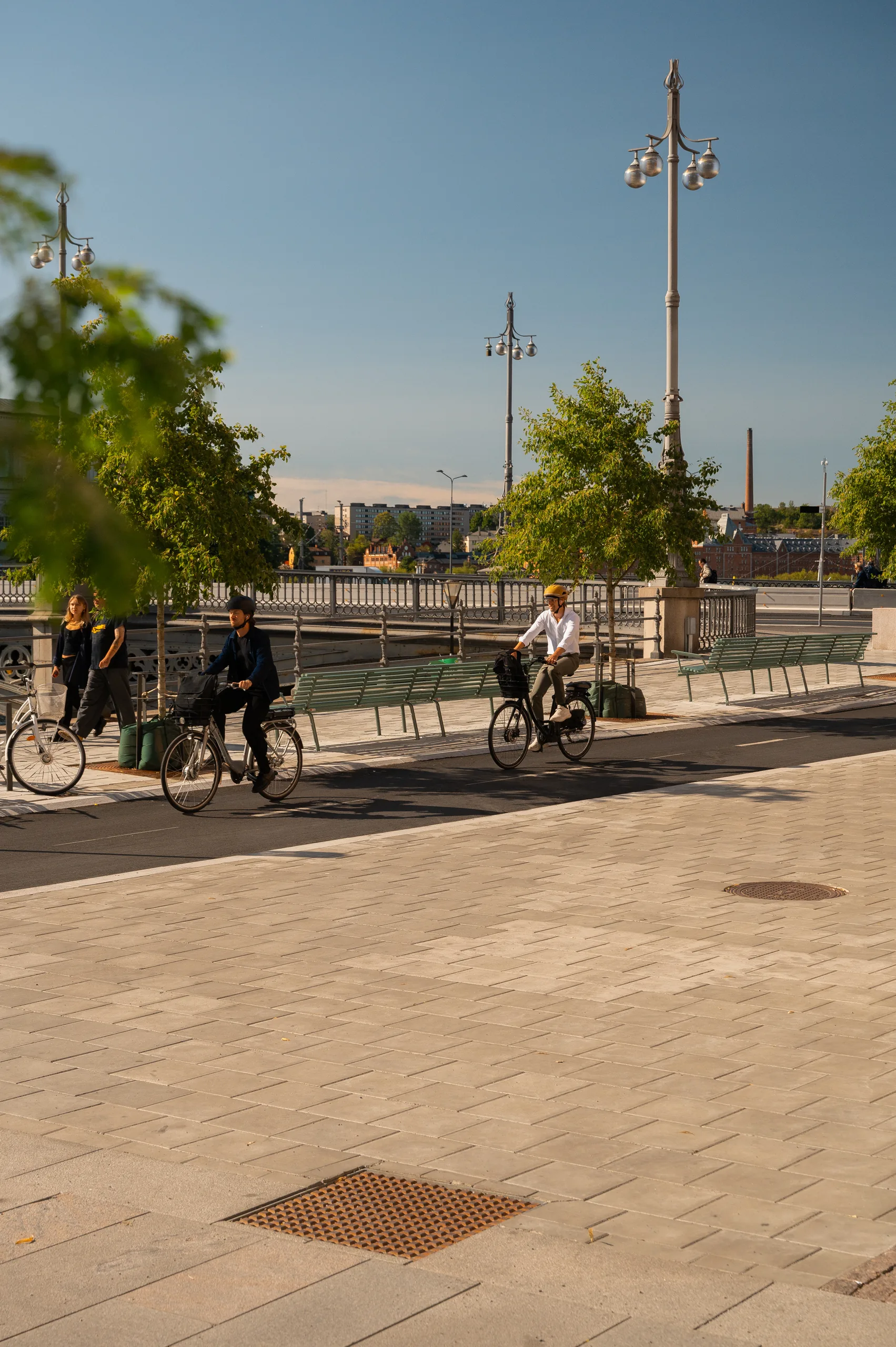 Tegelbacken, Stockholm, gång- och cykelstråk med granithällar